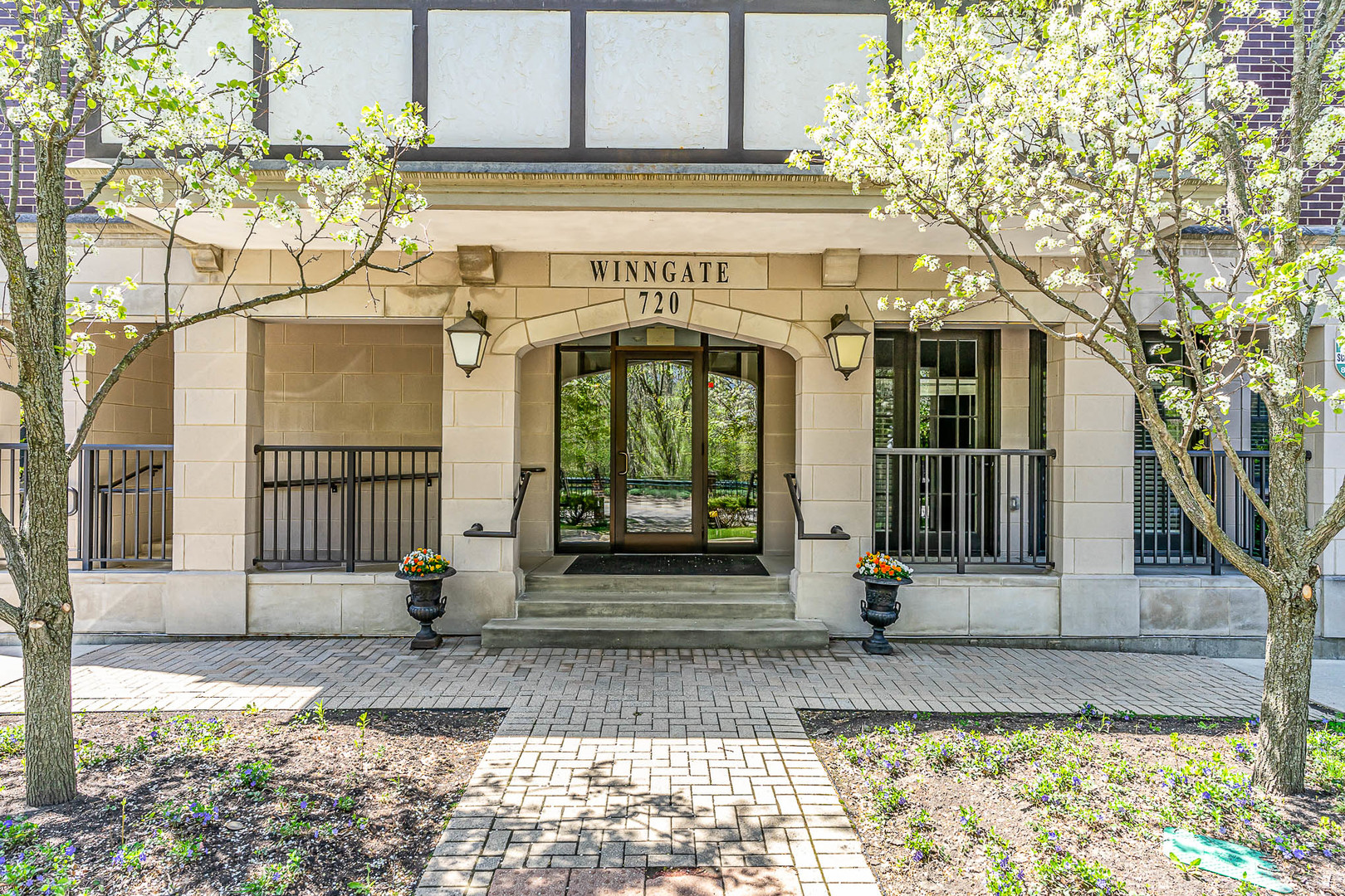 720 Green Bay Road Unit: 2E