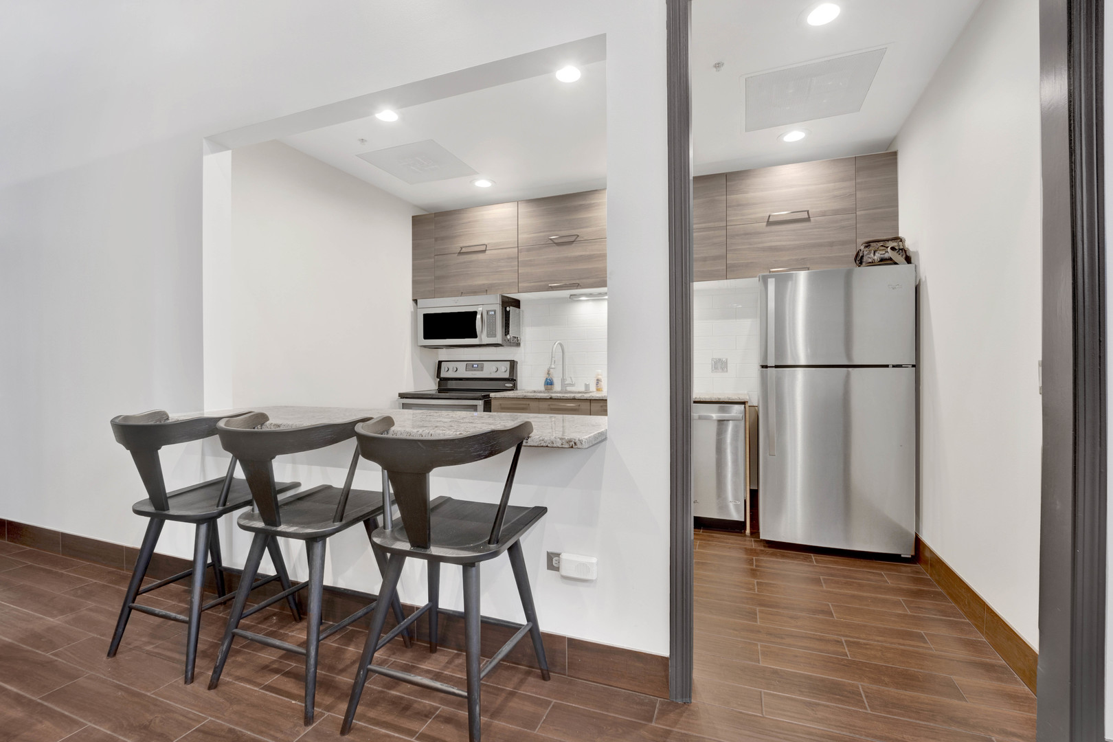 645 N Kingsbury Street Unit: 2303