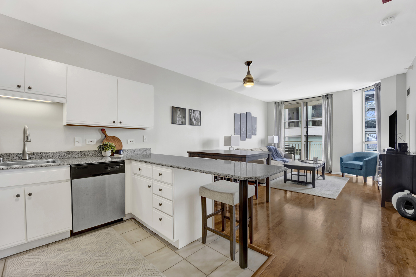 645 N Kingsbury Street Unit: 2303