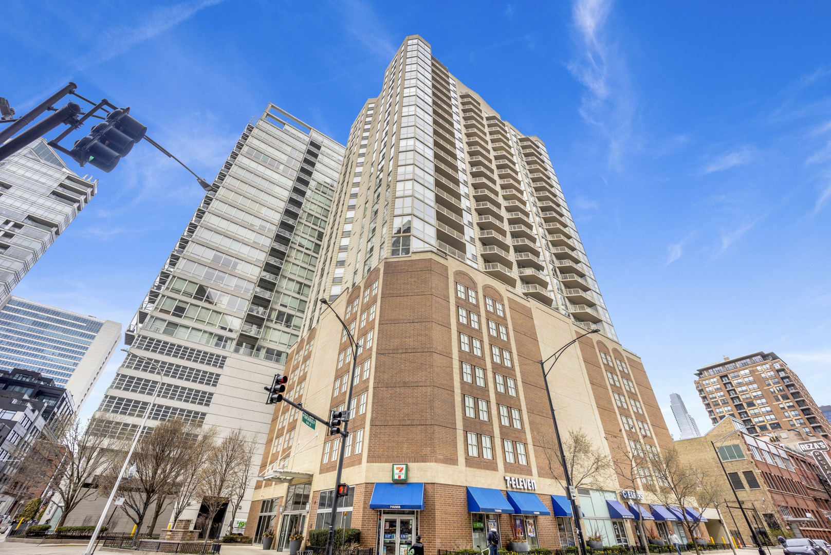645 N Kingsbury Street Unit: 2303