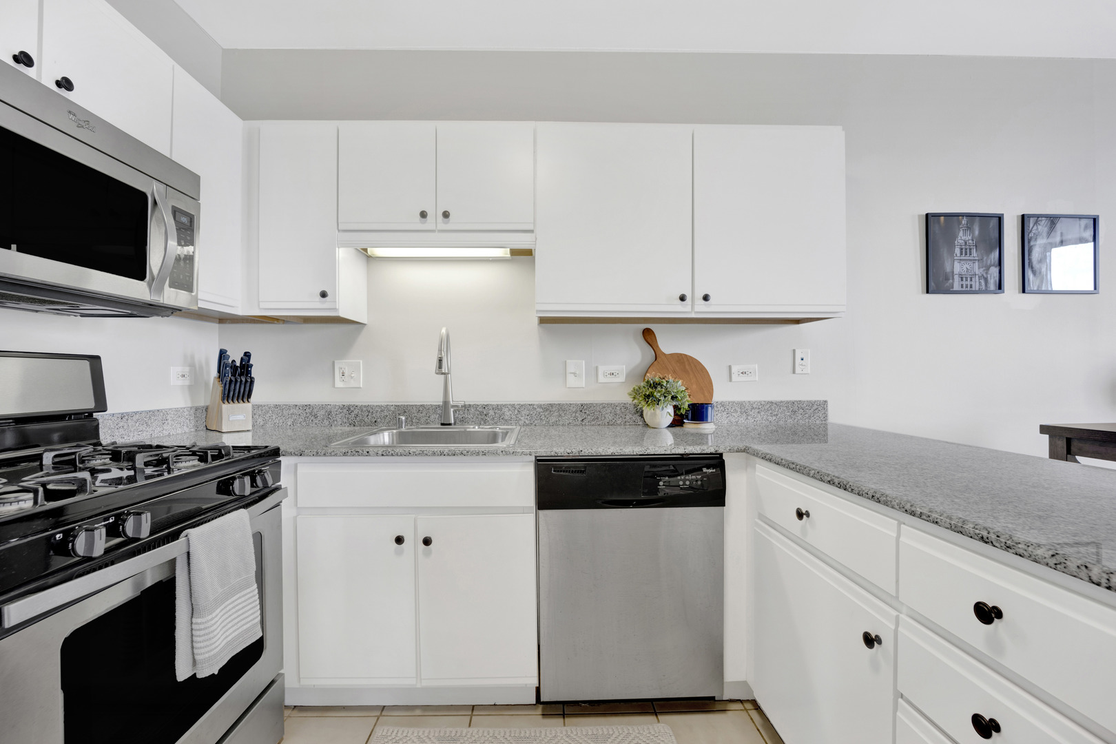 645 N Kingsbury Street Unit: 2303