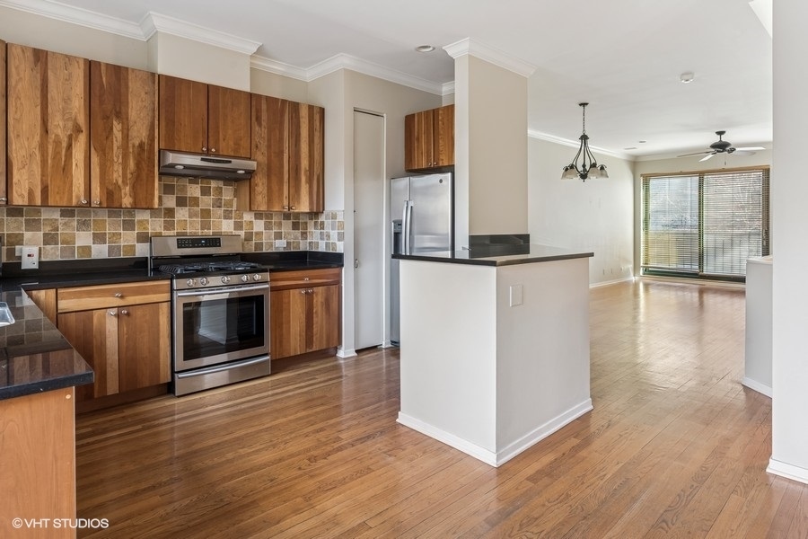 2501 N Wayne Avenue Unit: 13