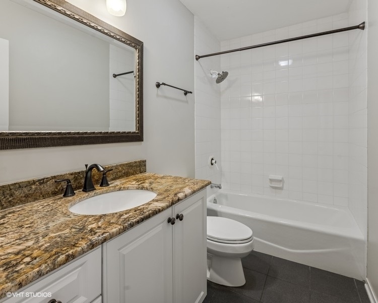 2501 N Wayne Avenue Unit: 13