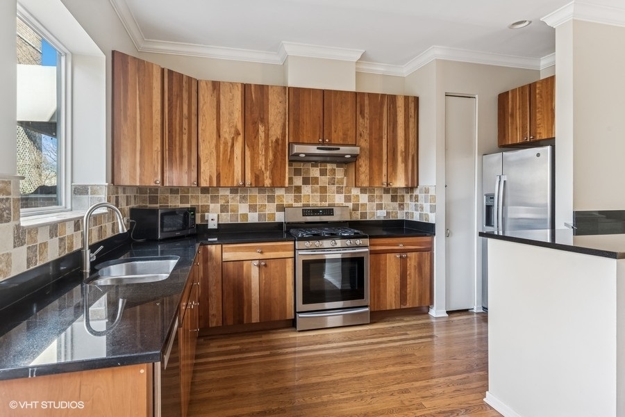 2501 N Wayne Avenue Unit: 13