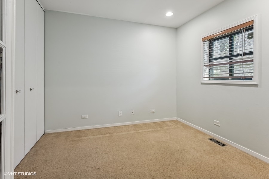 2501 N Wayne Avenue Unit: 13