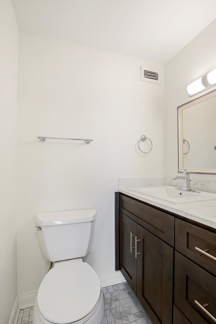 1221 N Dearborn Parkway Unit: 1403N