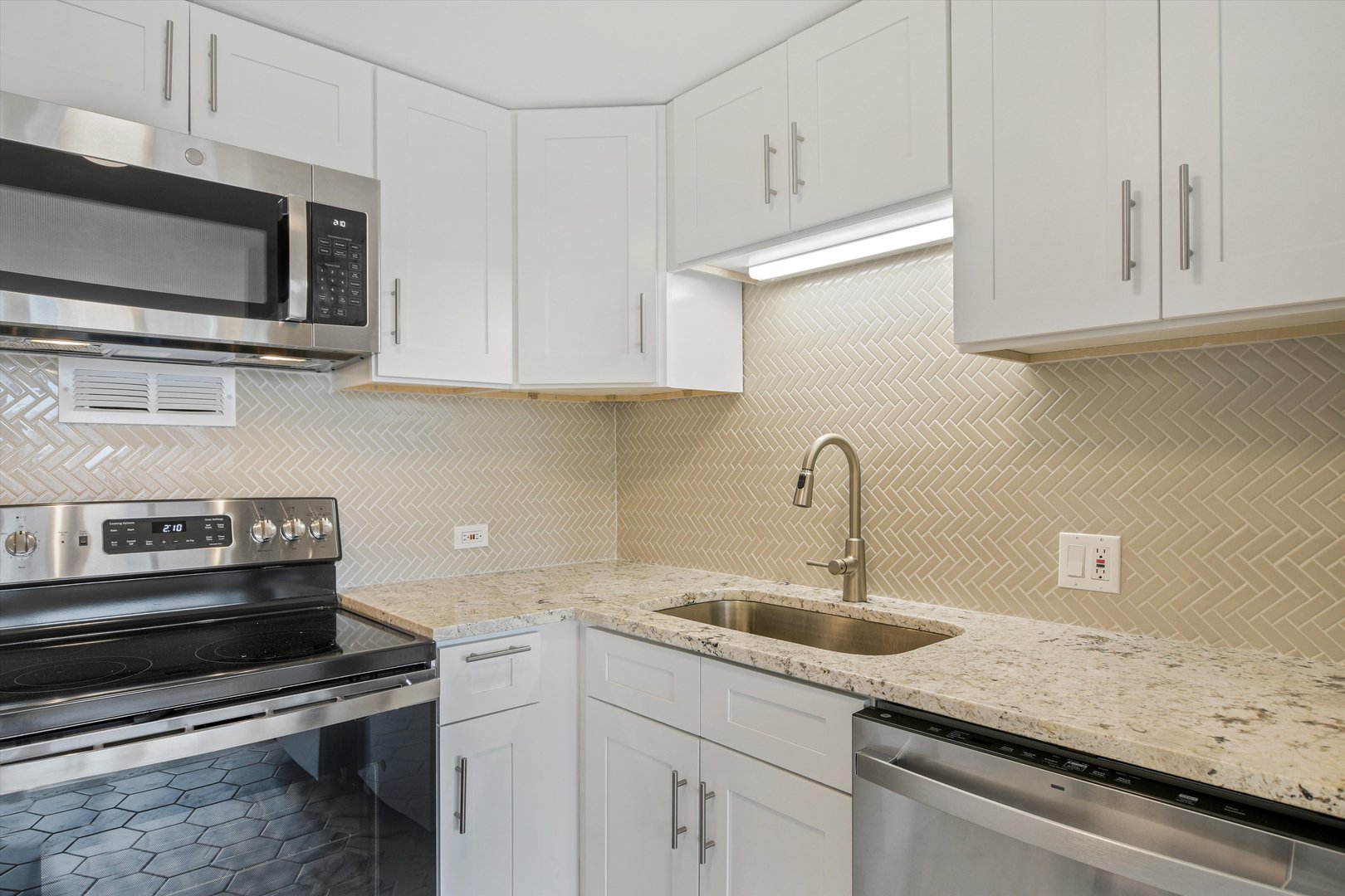 1221 N Dearborn Parkway Unit: 1403N
