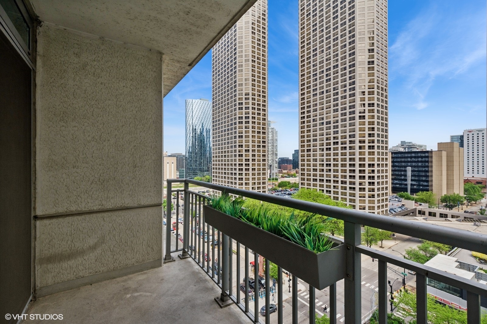 125 S Jefferson Street Unit: 1103