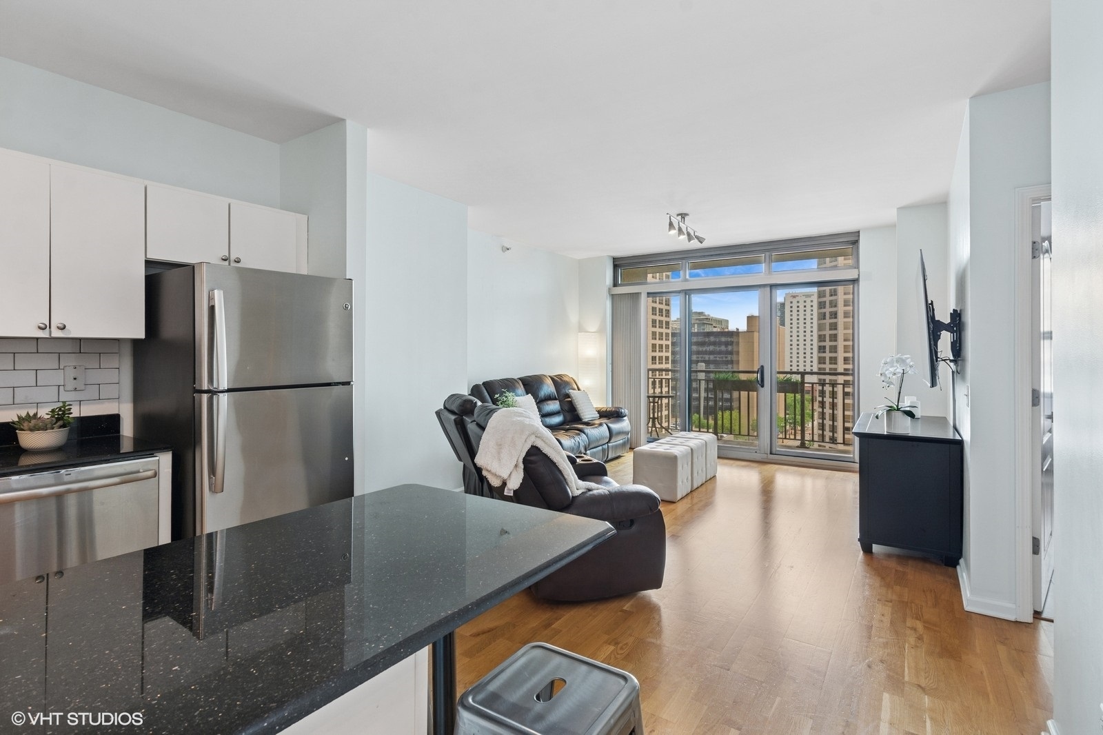 125 S Jefferson Street Unit: 1103