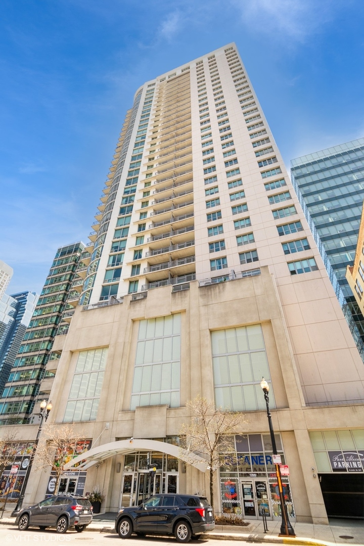 125 S Jefferson Street Unit: 1103
