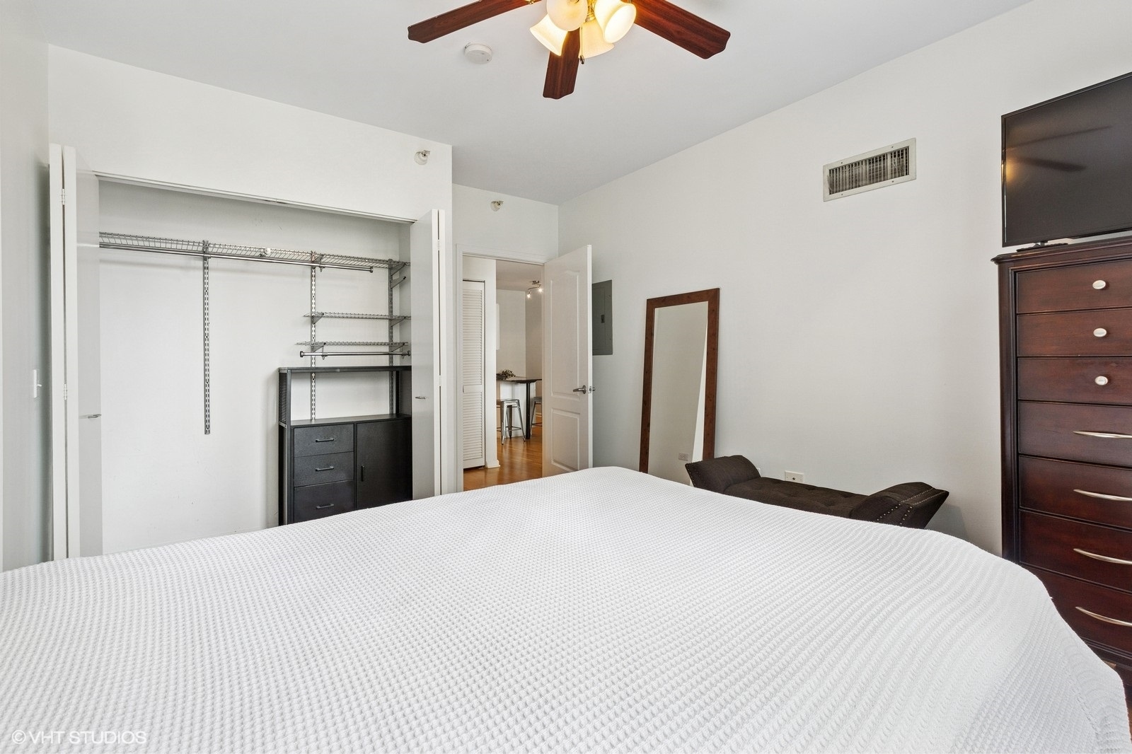 125 S Jefferson Street Unit: 1103