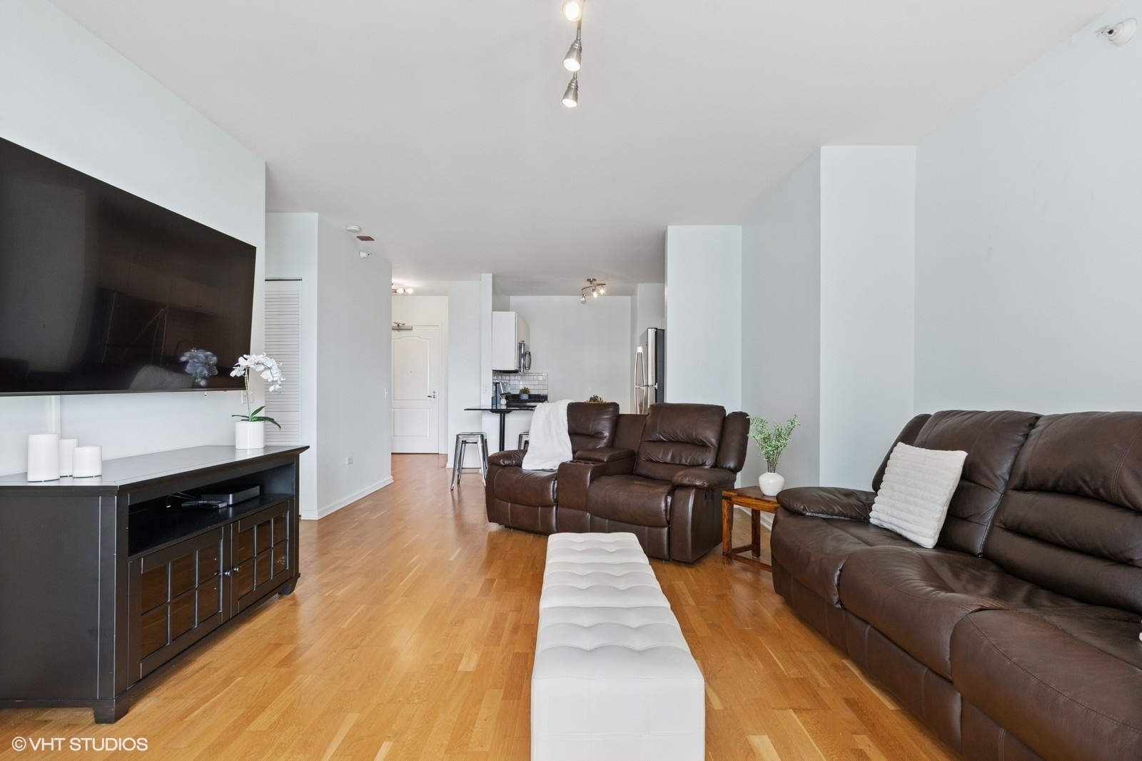 125 S Jefferson Street Unit: 1103