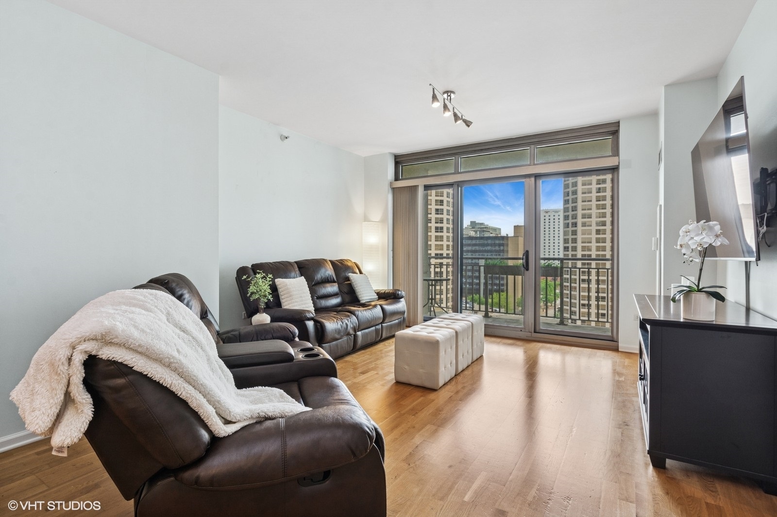 125 S Jefferson Street Unit: 1103