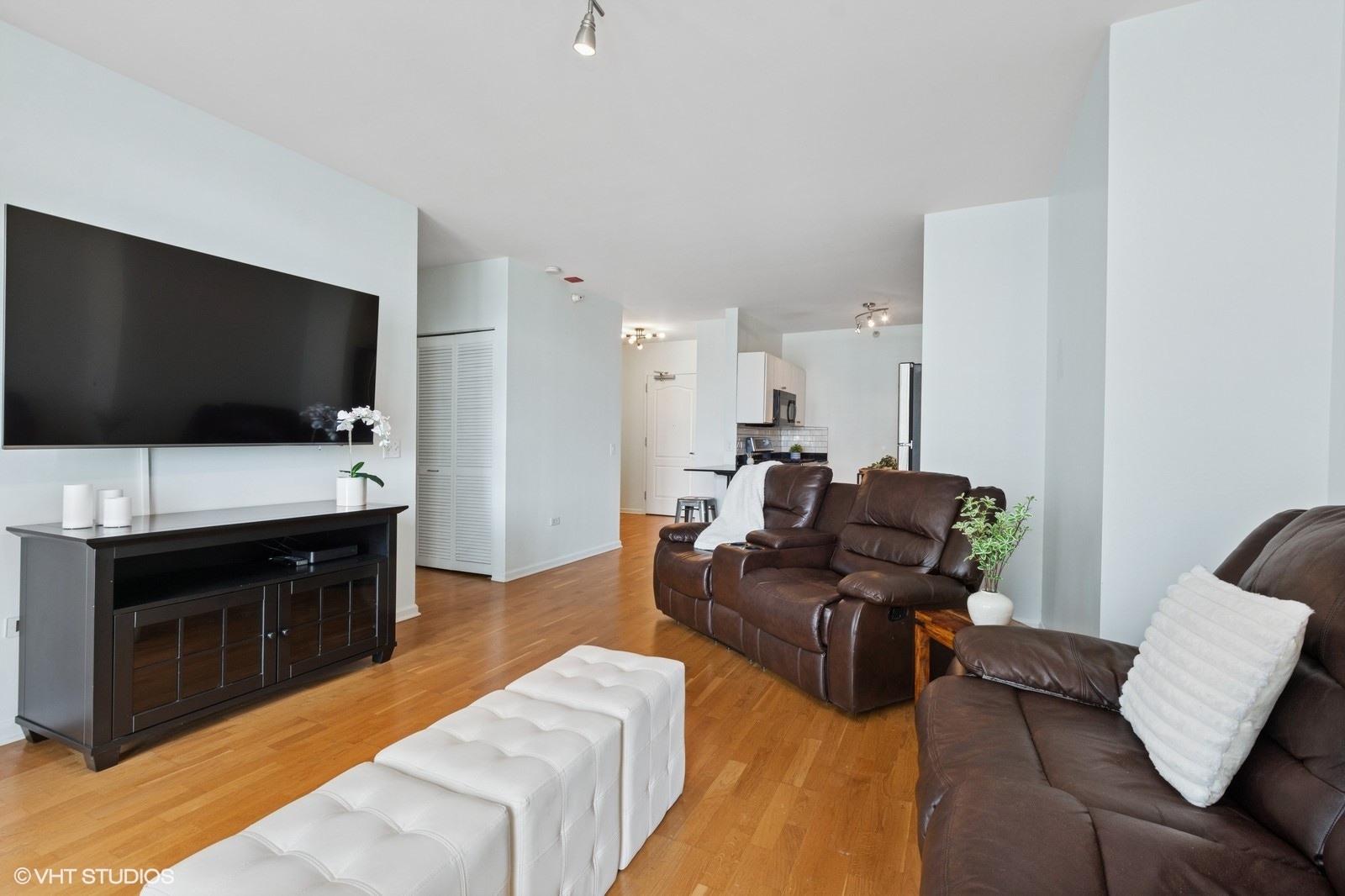 125 S Jefferson Street Unit: 1103