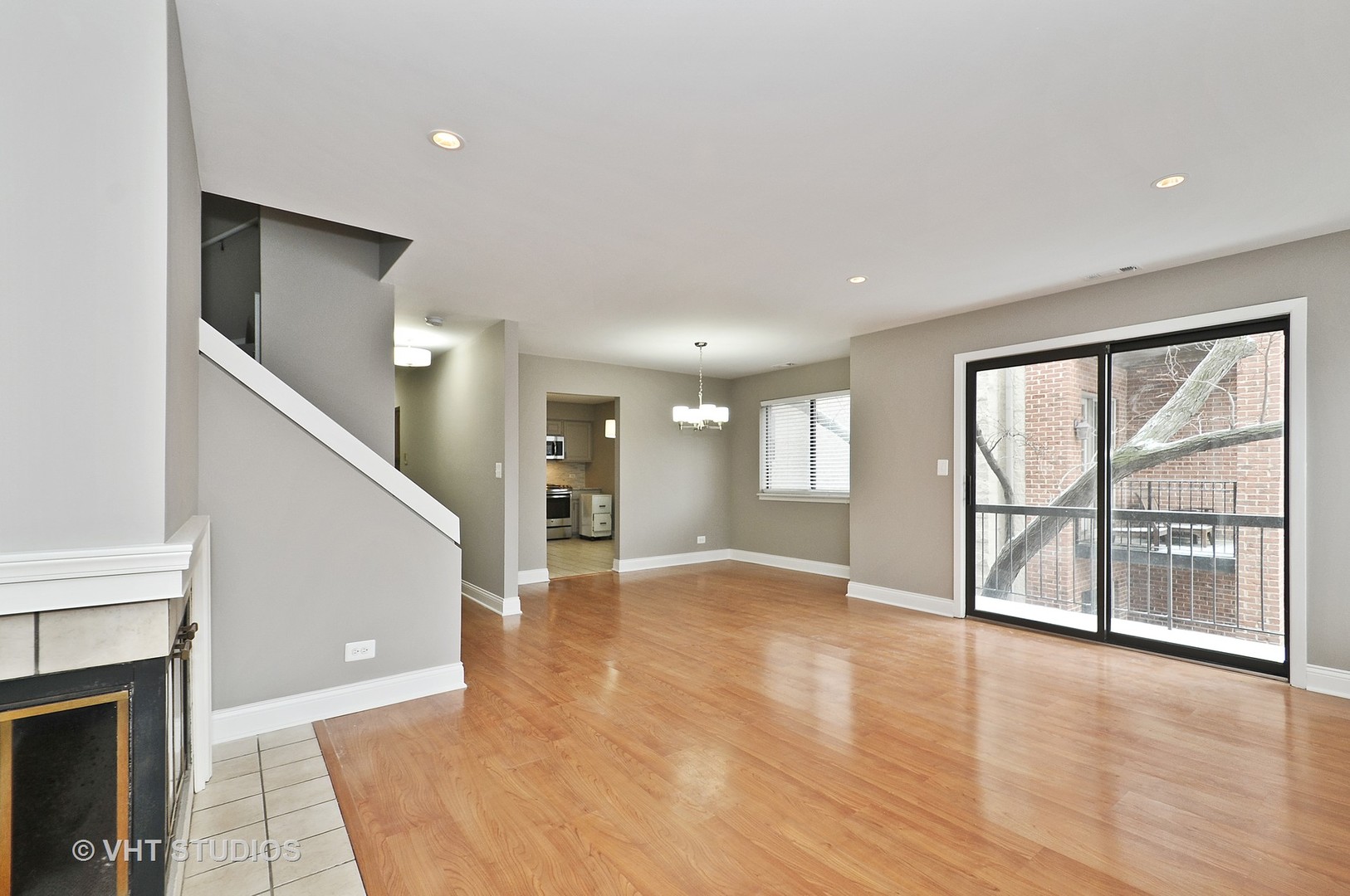1651 N DAYTON Street Unit: 301