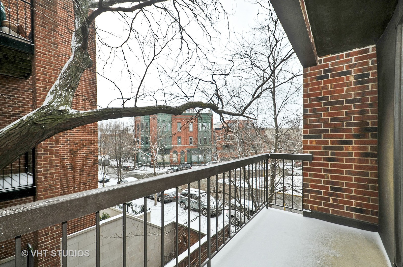 1651 N DAYTON Street Unit: 301