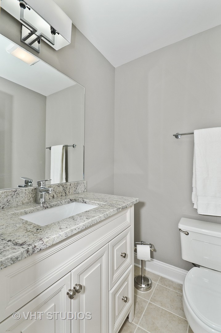 1651 N DAYTON Street Unit: 301