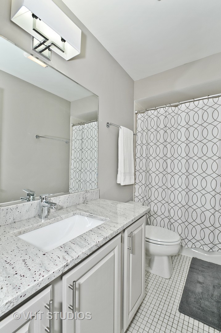 1651 N DAYTON Street Unit: 301