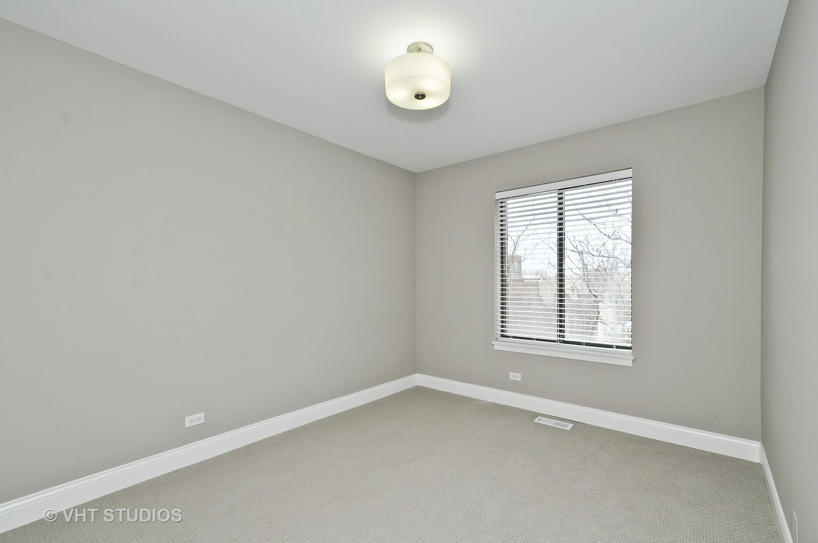 1651 N DAYTON Street Unit: 301