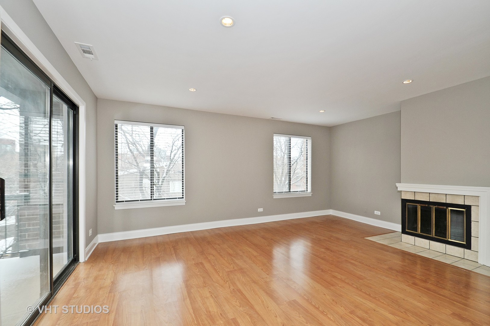 1651 N DAYTON Street Unit: 301