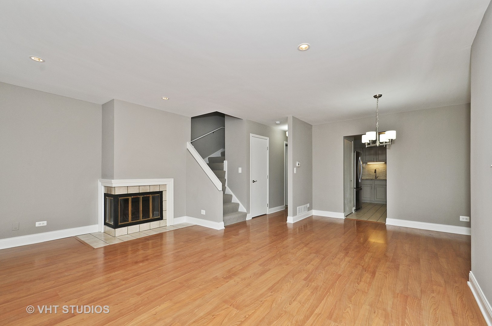 1651 N DAYTON Street Unit: 301