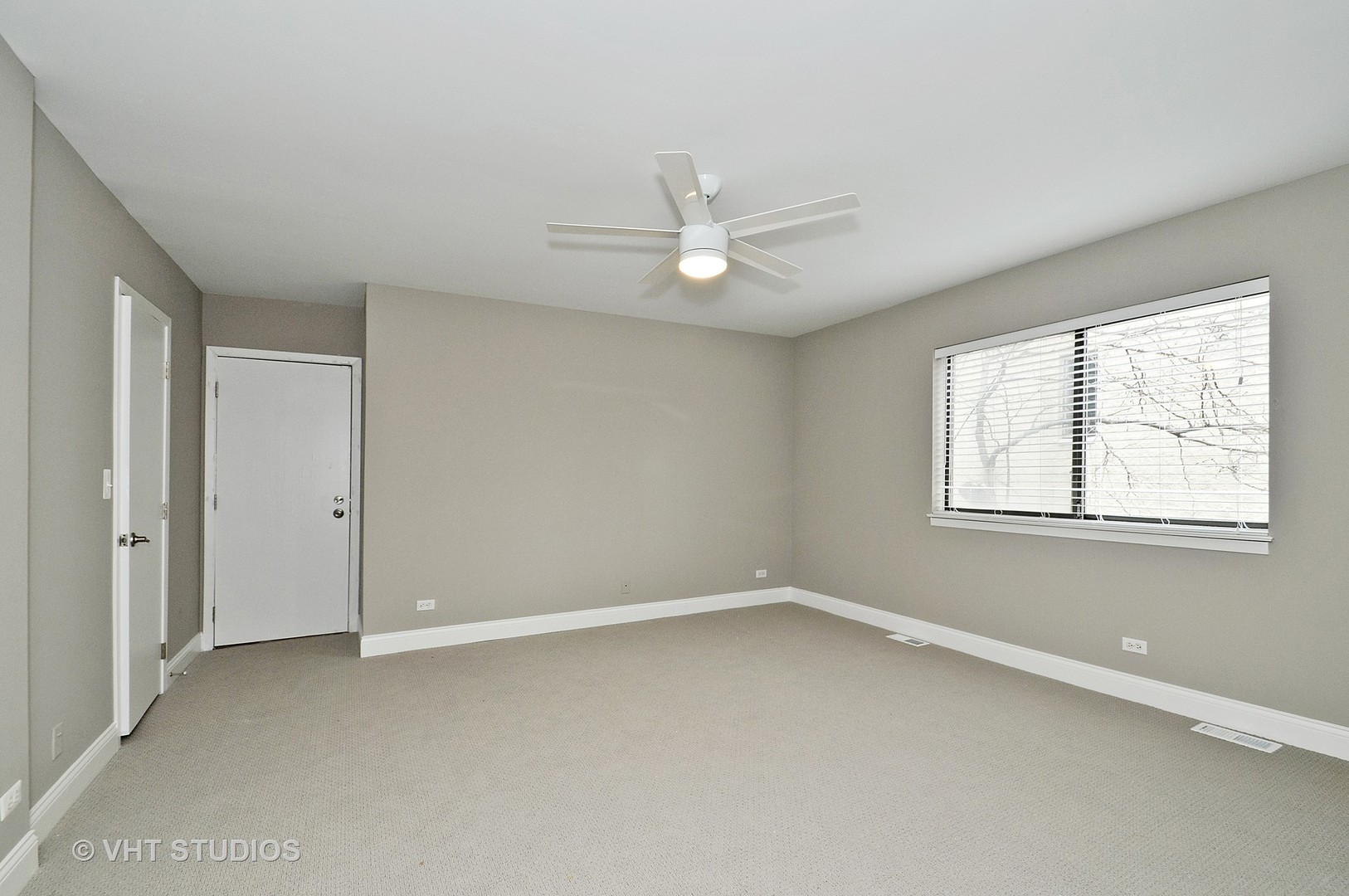 1651 N DAYTON Street Unit: 301