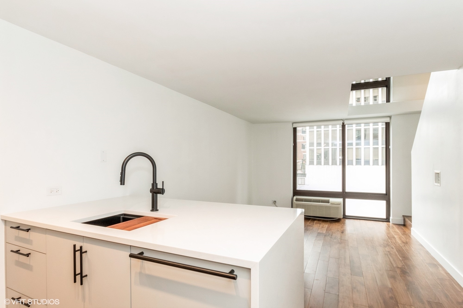 1221 N Dearborn Street Unit: 408N