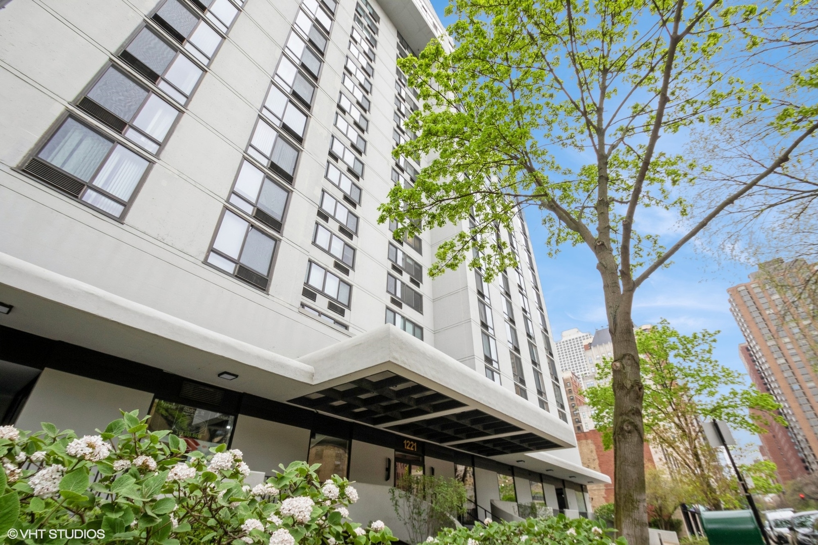 1221 N Dearborn Street Unit: 408N