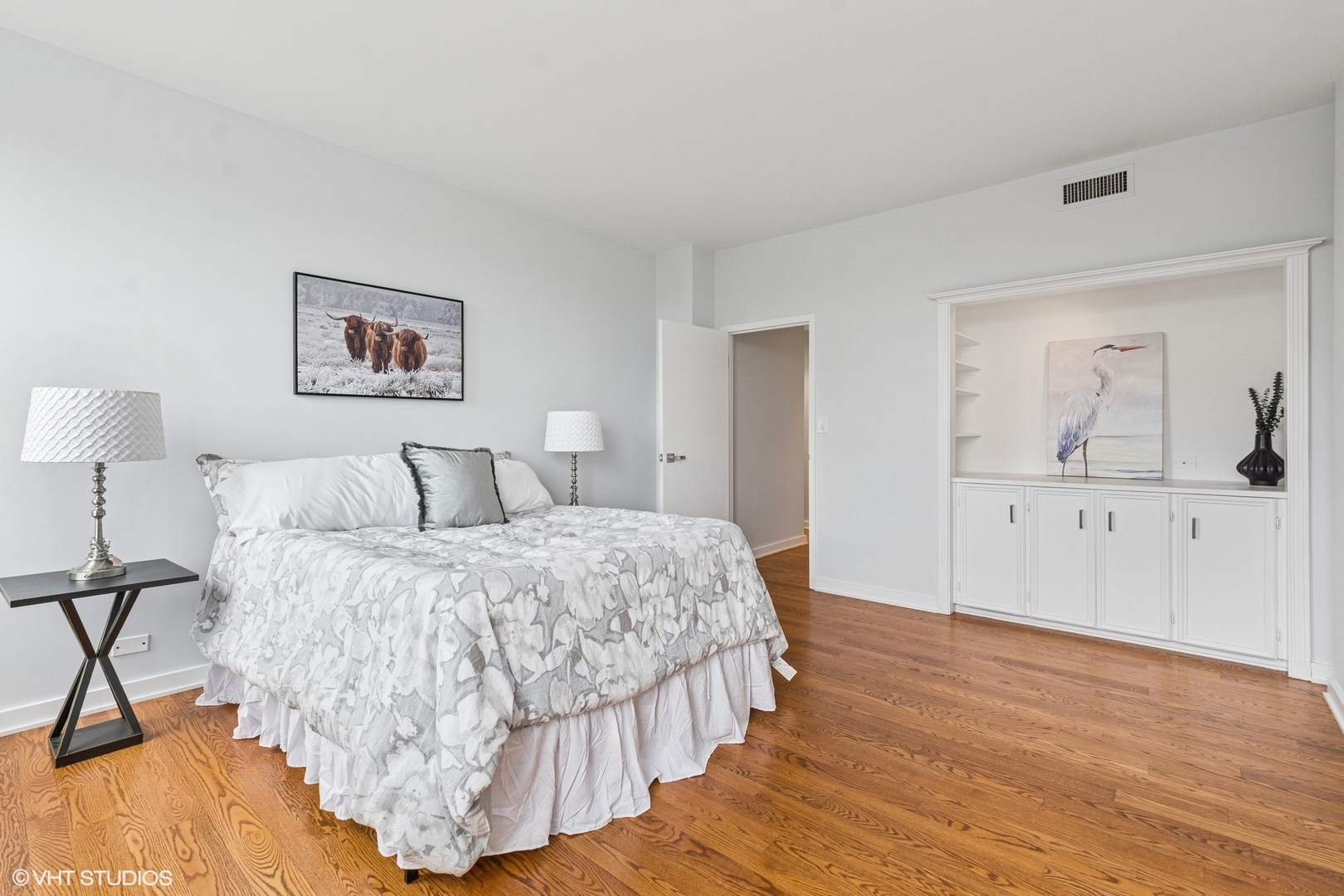 2100 N Lincoln Park West Unit: 5AN