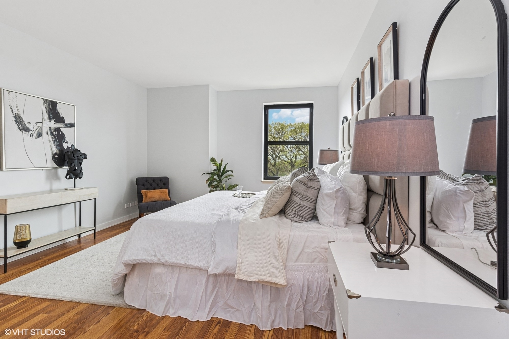 2100 N Lincoln Park West Unit: 5AN