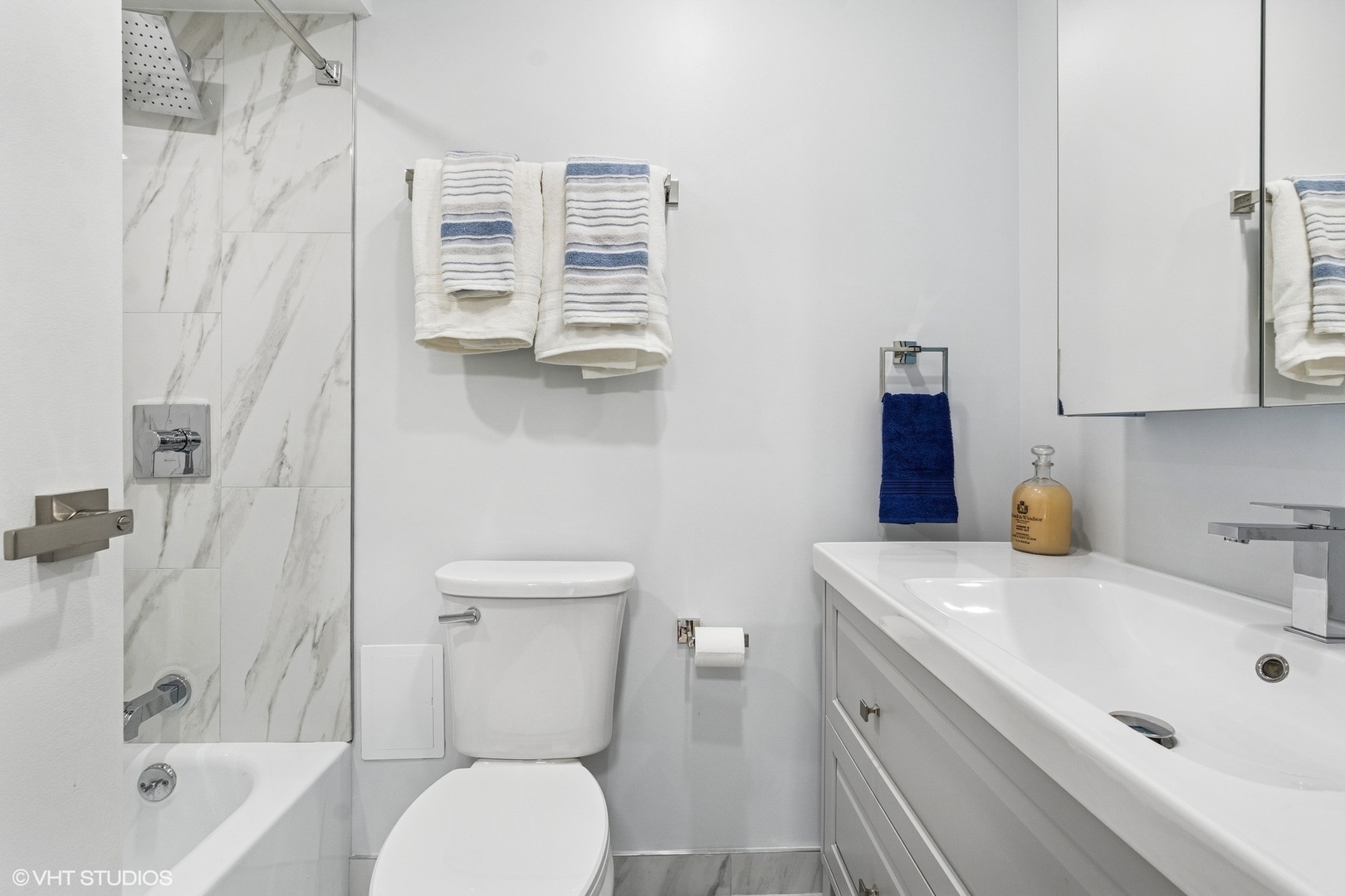 2100 N Lincoln Park West Unit: 5AN