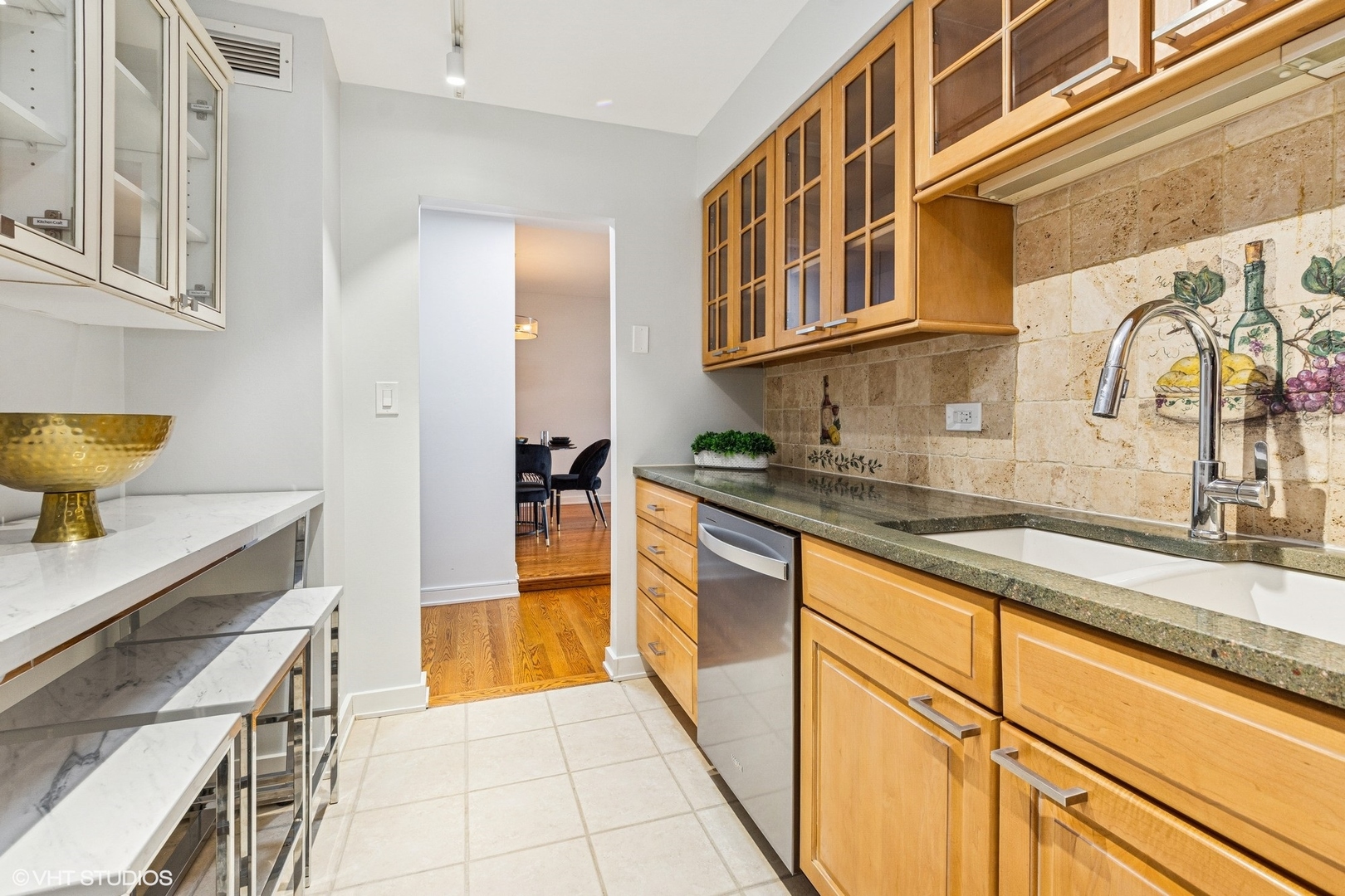 2100 N Lincoln Park West Unit: 5AN