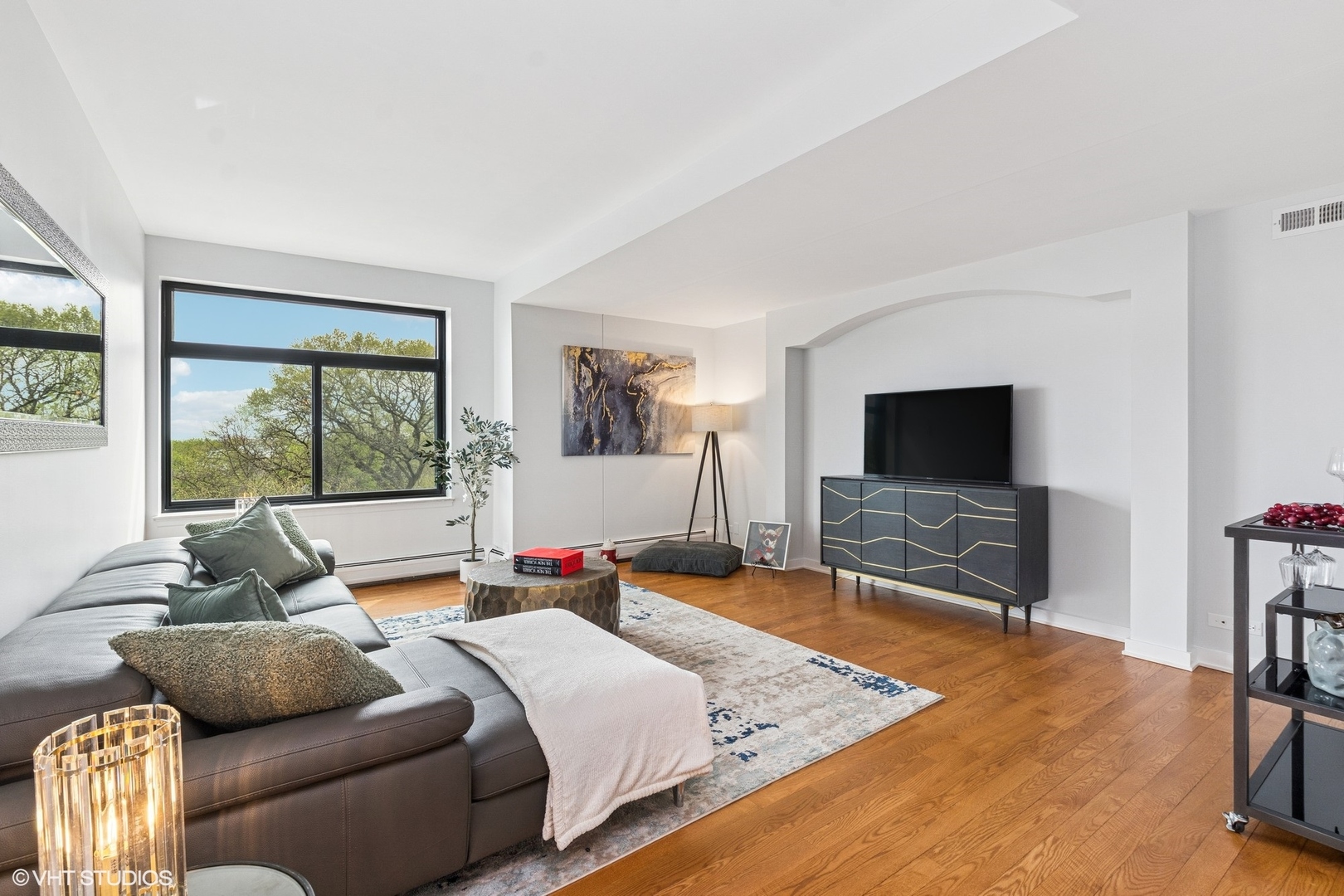 2100 N Lincoln Park West Unit: 5AN