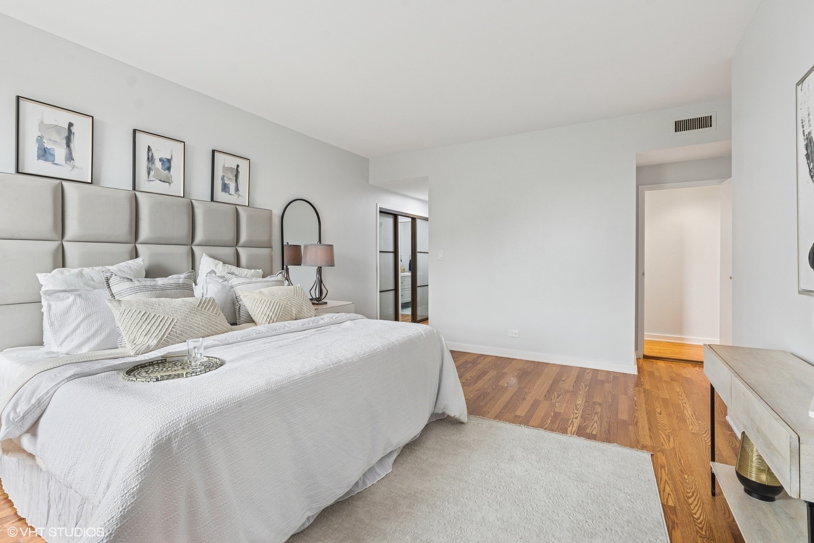 2100 N Lincoln Park West Unit: 5AN