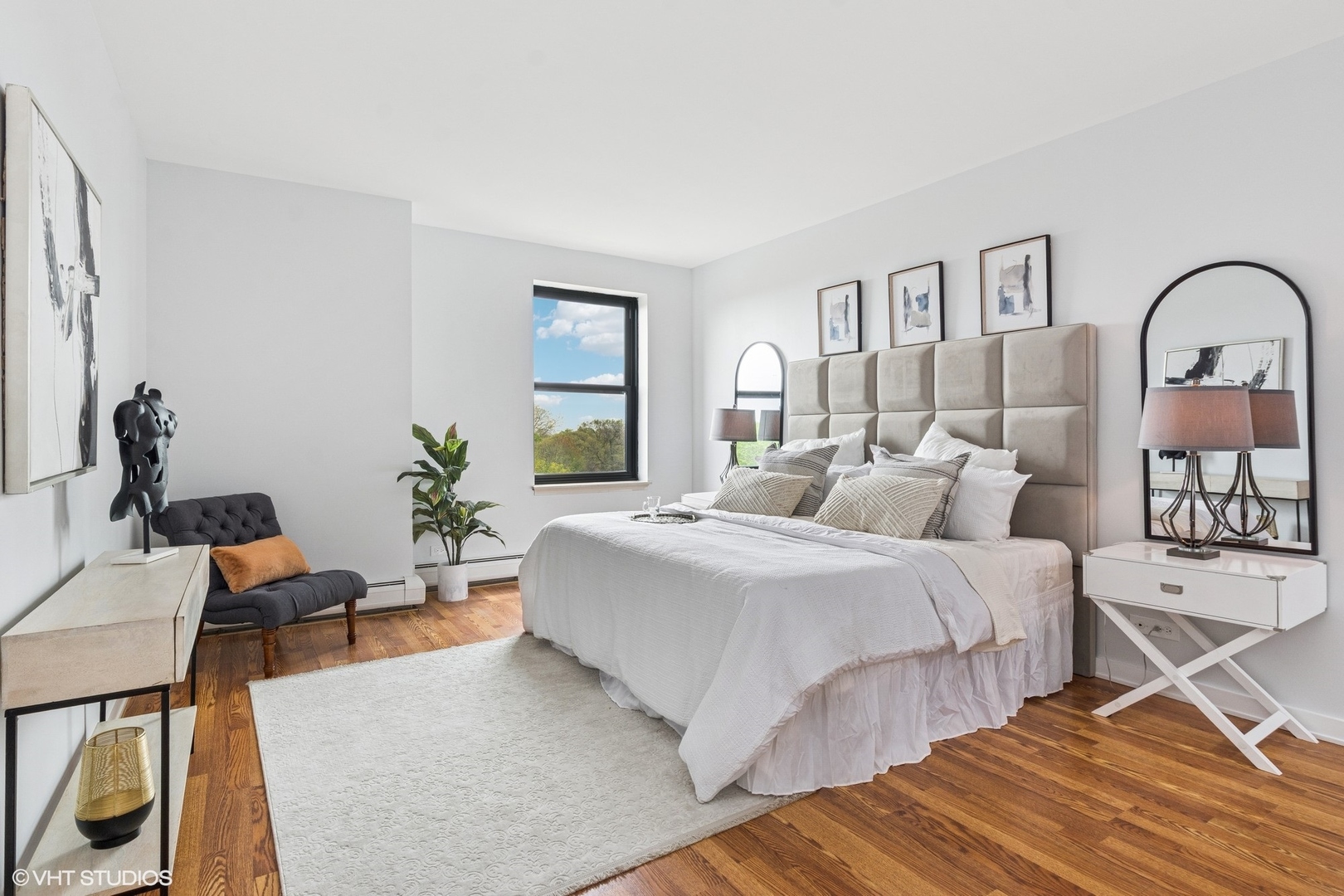 2100 N Lincoln Park West Unit: 5AN