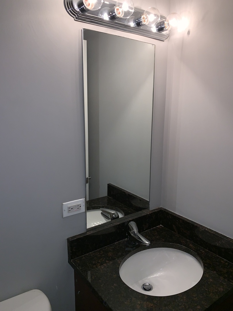 2717 N Halsted Street Unit: 1F