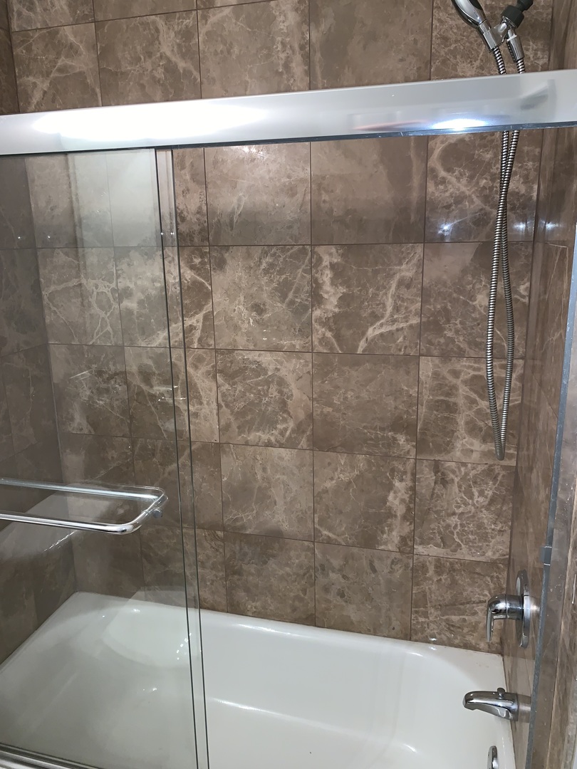 2717 N Halsted Street Unit: 1F