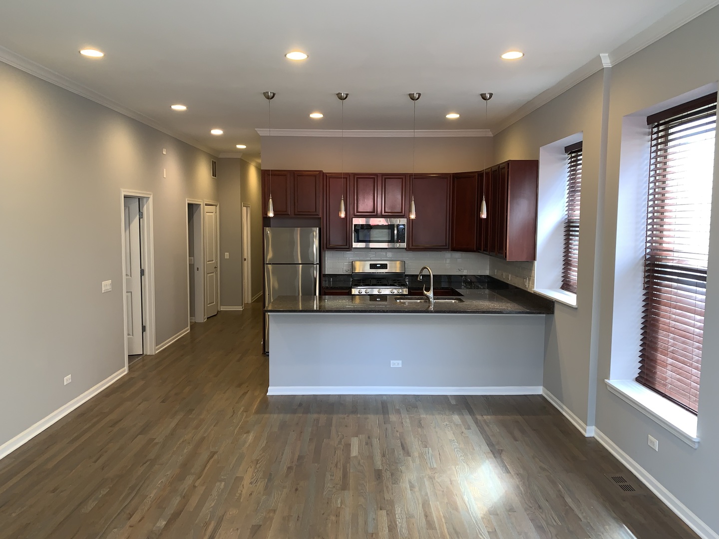 2717 N Halsted Street Unit: 1F