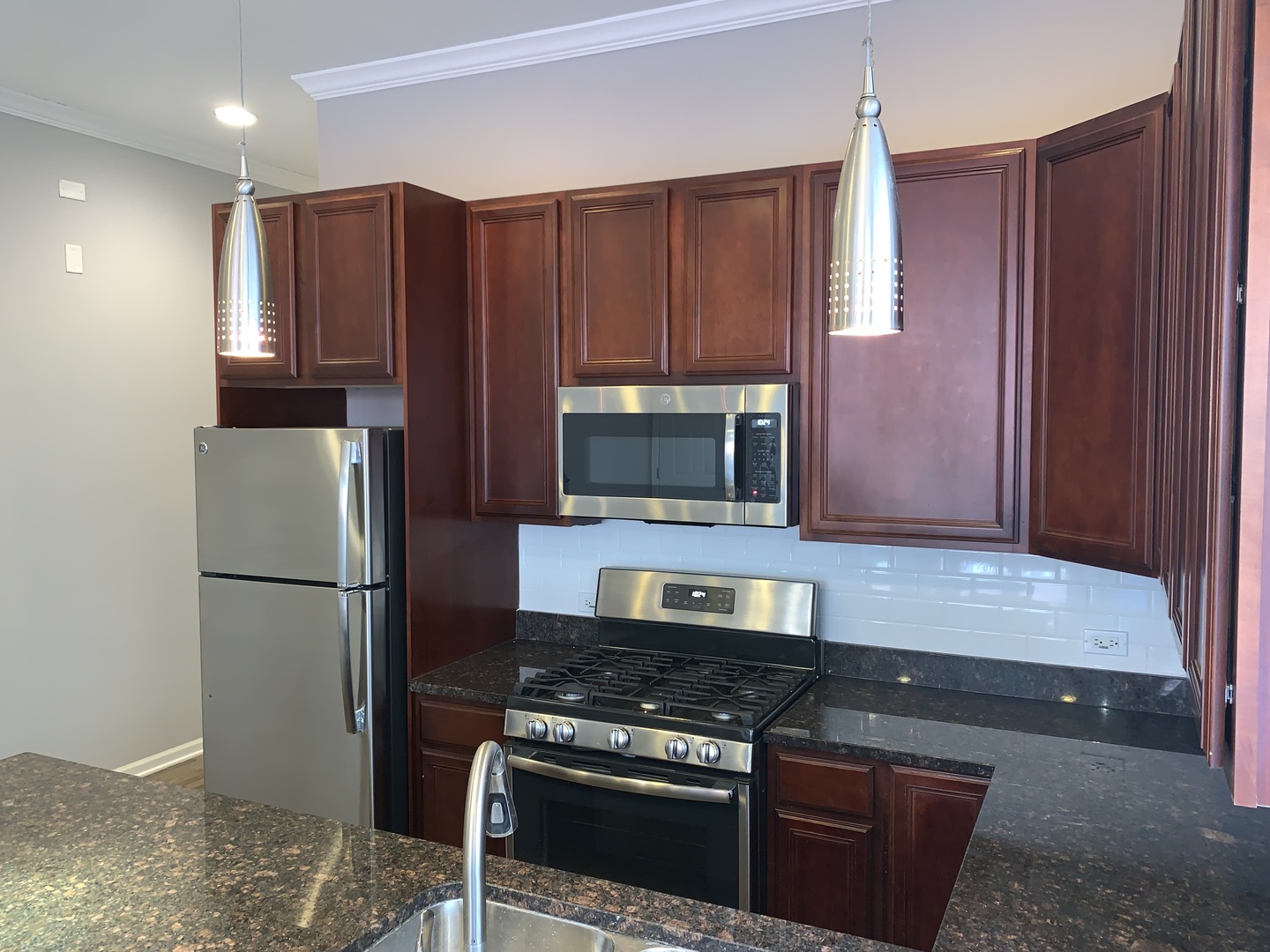 2717 N Halsted Street Unit: 1F