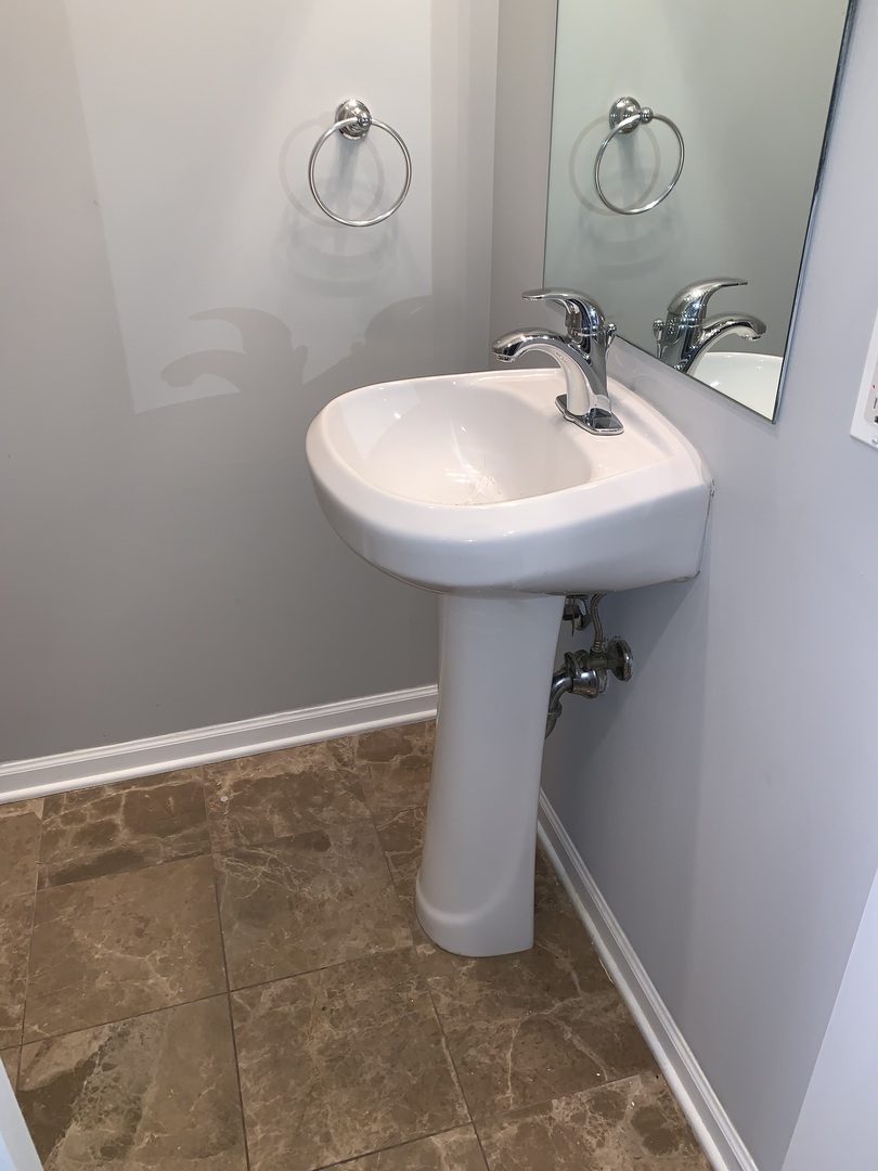 2717 N Halsted Street Unit: 1F