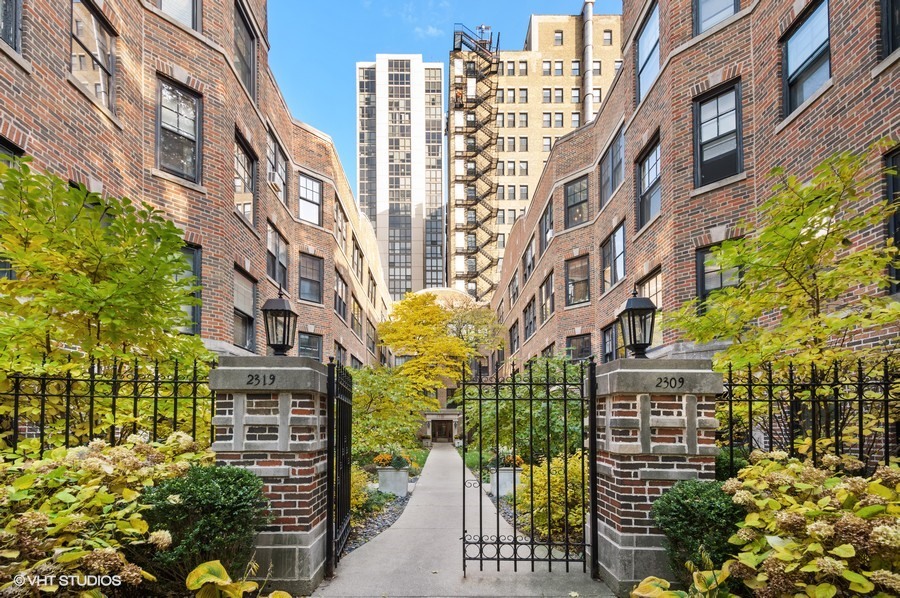2311 N Commonwealth Avenue Unit: 3E
