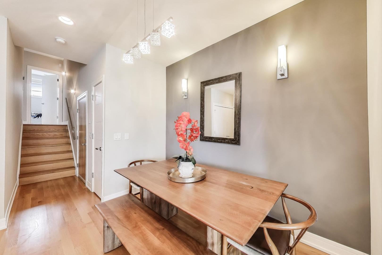 1008 N Larrabee Street Unit: PH-4S