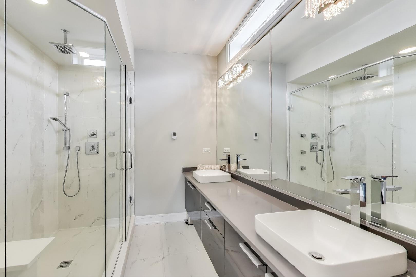 1008 N Larrabee Street Unit: PH-4S