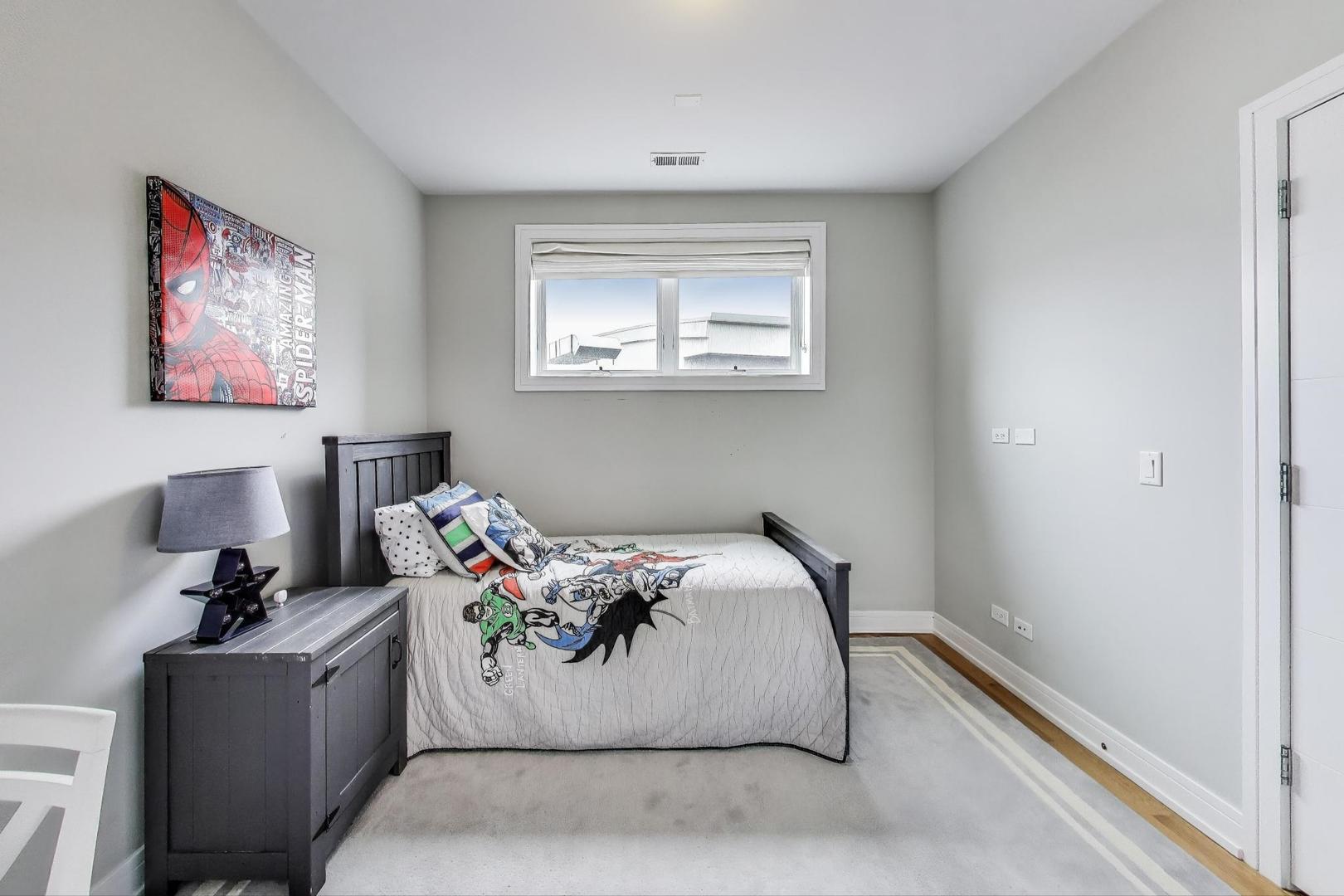 1008 N Larrabee Street Unit: PH-4S