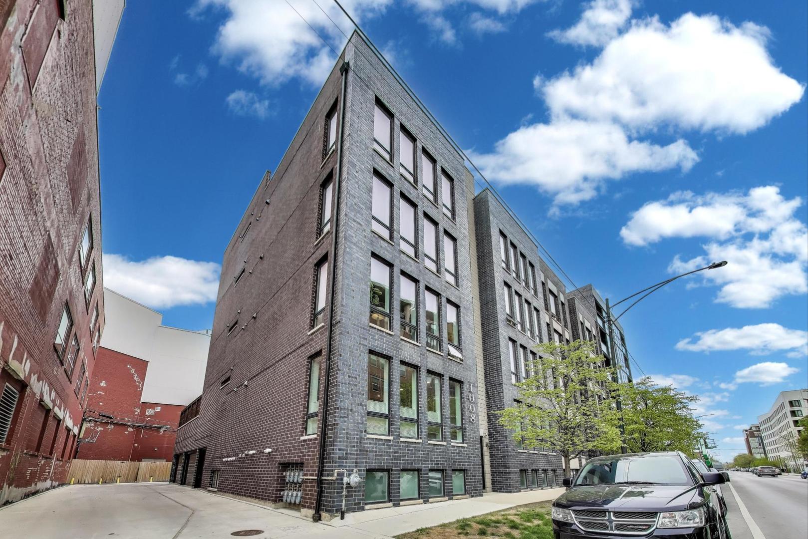 1008 N Larrabee Street Unit: PH-4S