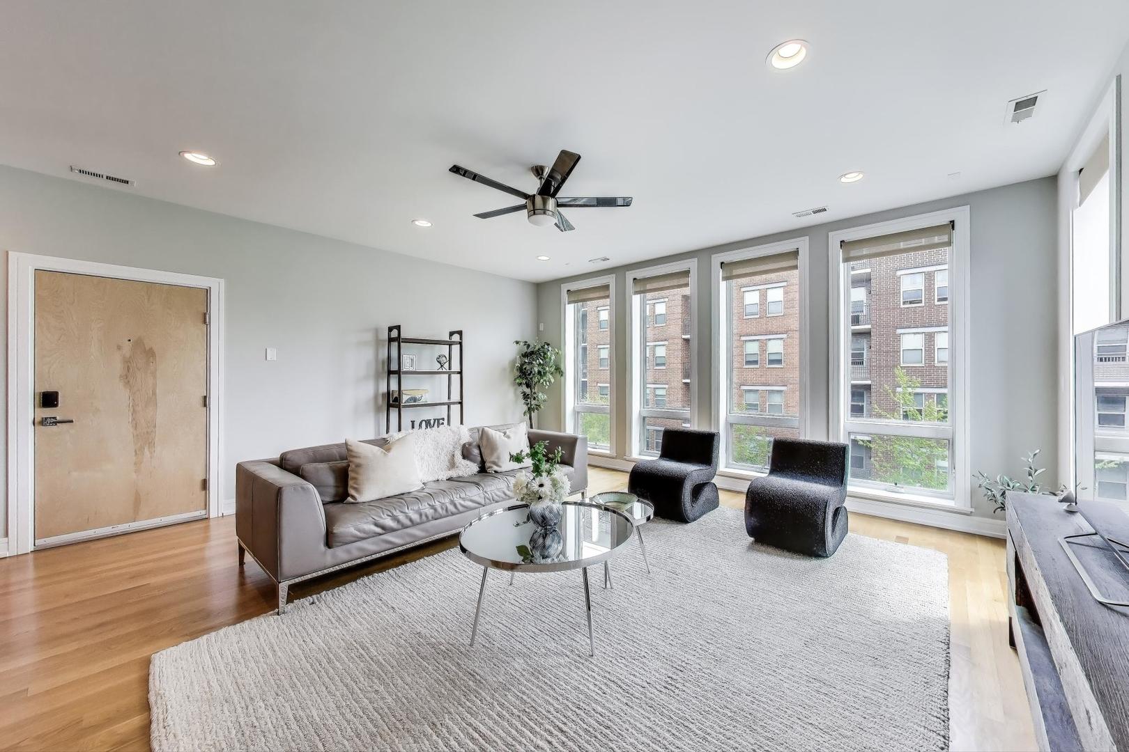 1008 N Larrabee Street Unit: PH-4S