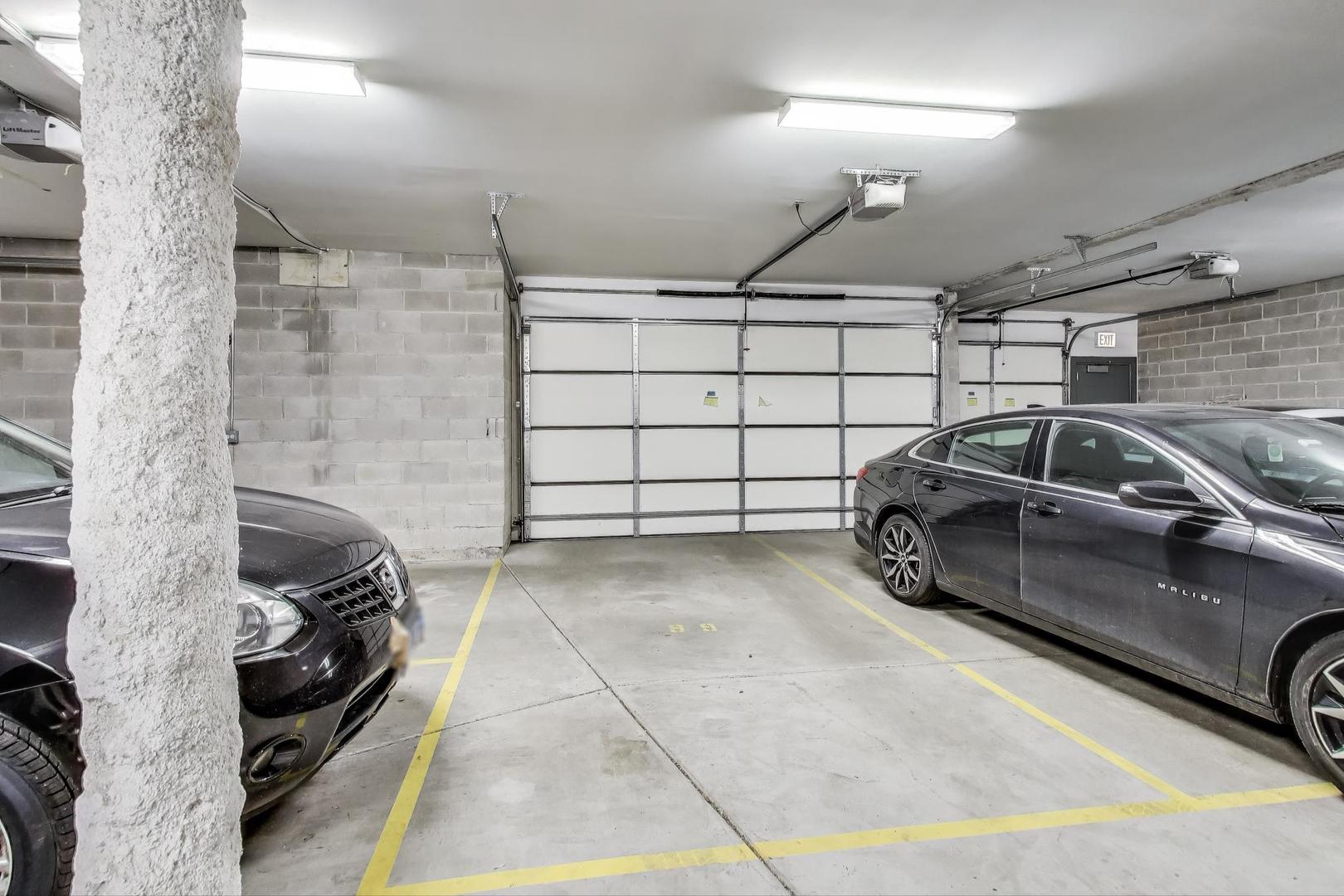 1008 N Larrabee Street Unit: PH-4S