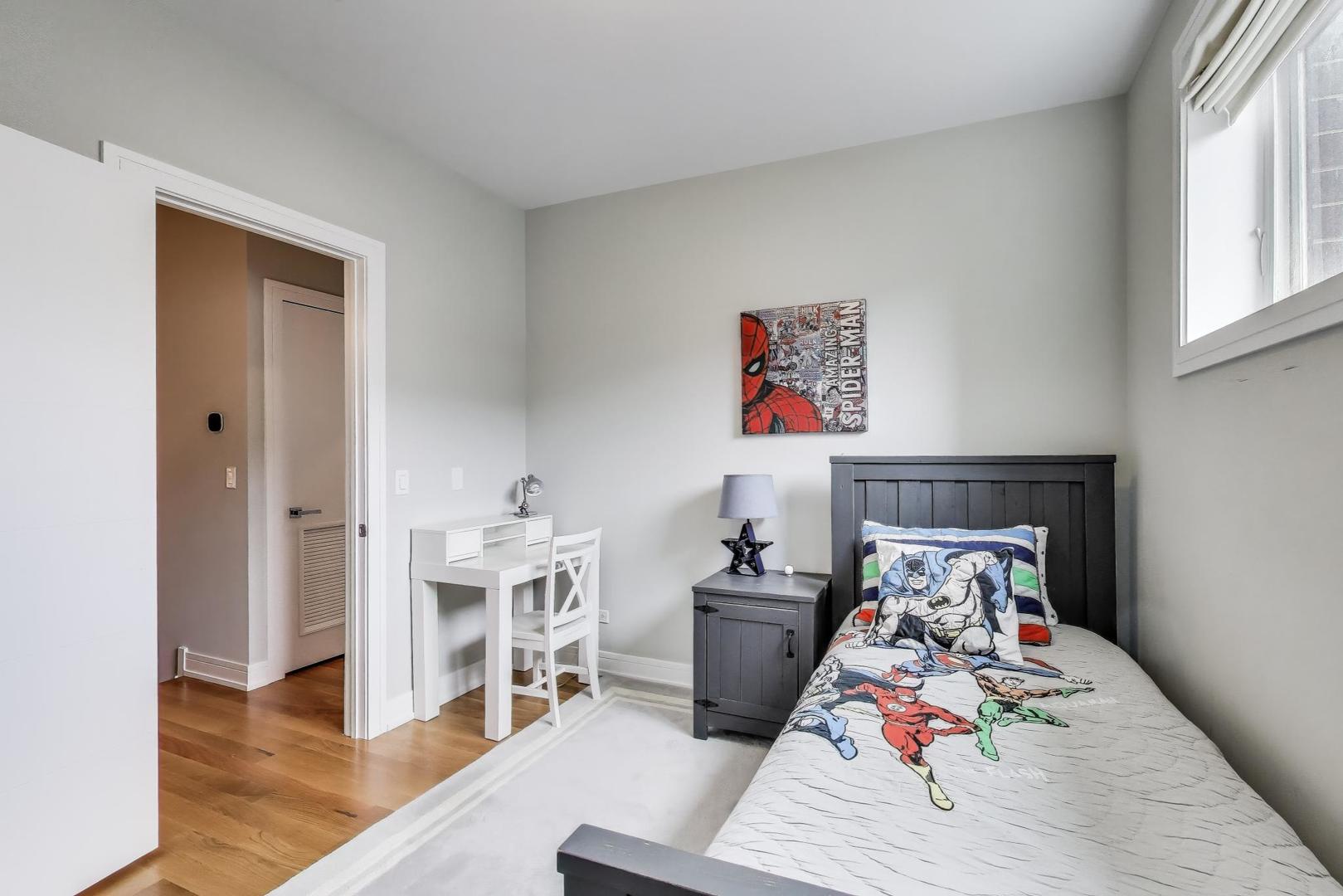 1008 N Larrabee Street Unit: PH-4S