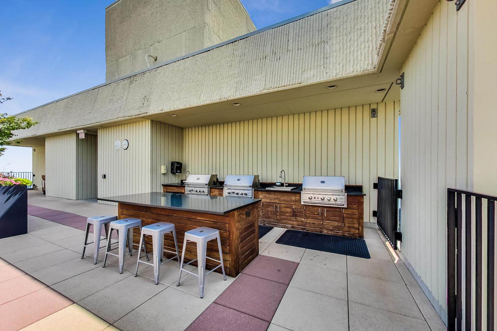 100 E Bellevue Place Unit: 14B