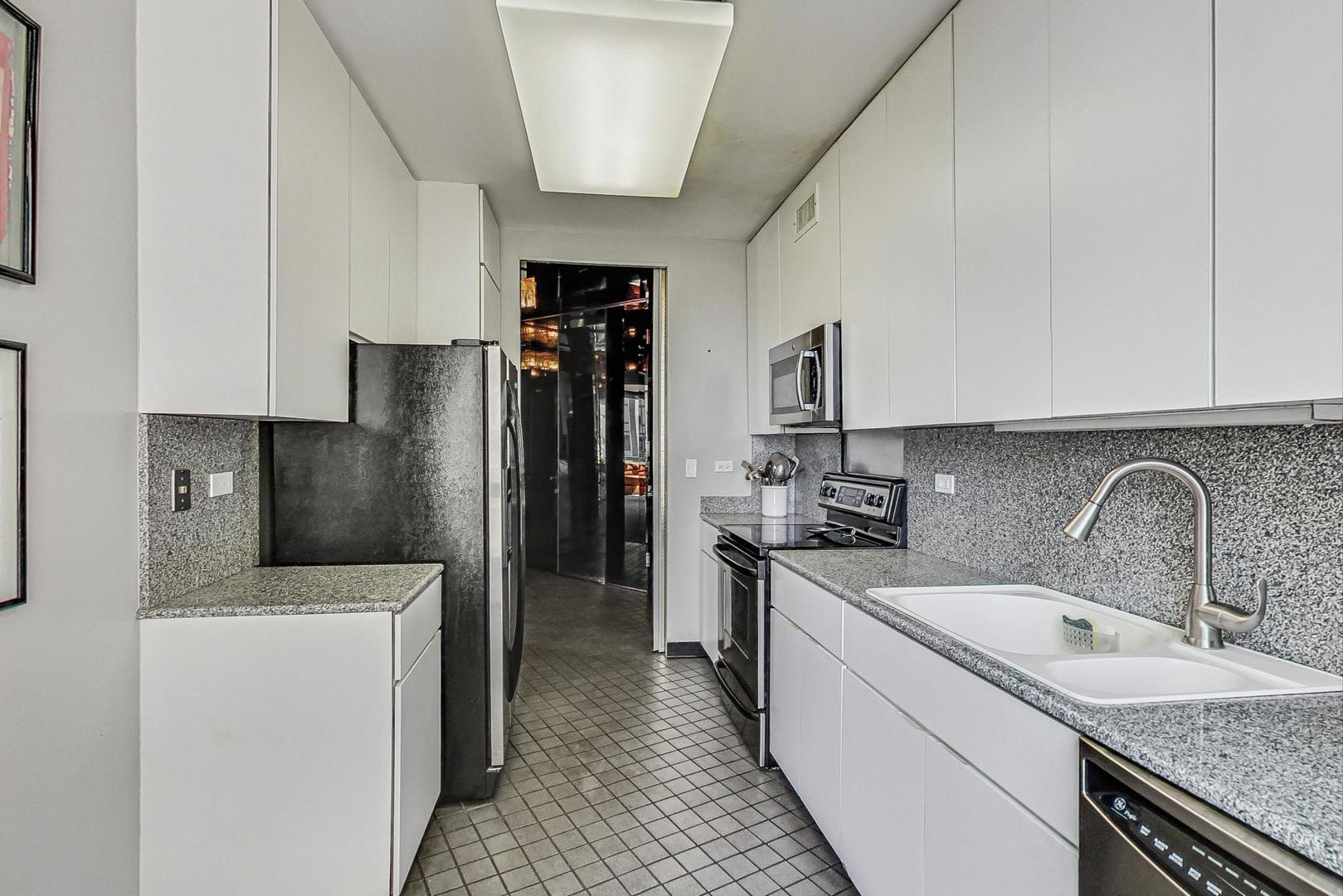 100 E Bellevue Place Unit: 14B